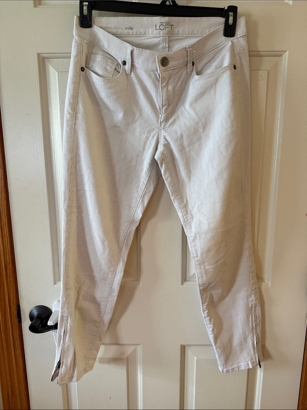 LOFT Off-White Ankle Zip Cropped Skinny Jeans